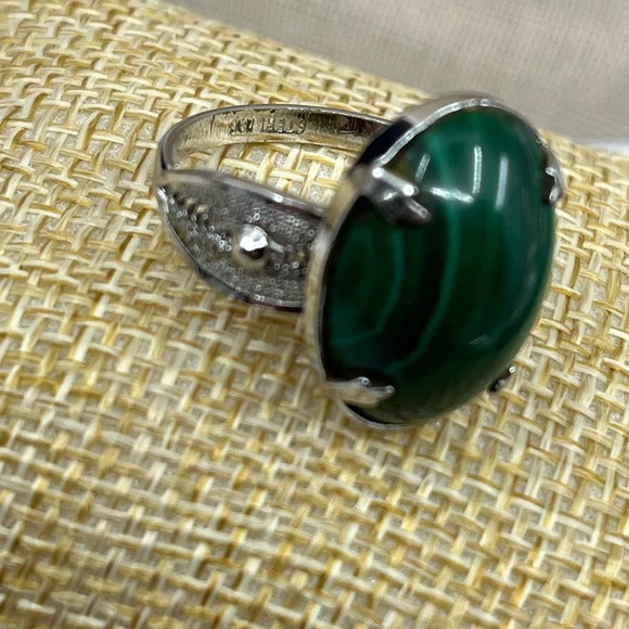 Vintage Sterling Silver Green Malachite Ring, Prong-Set Oval, Size 7 - Picture 9 of 13